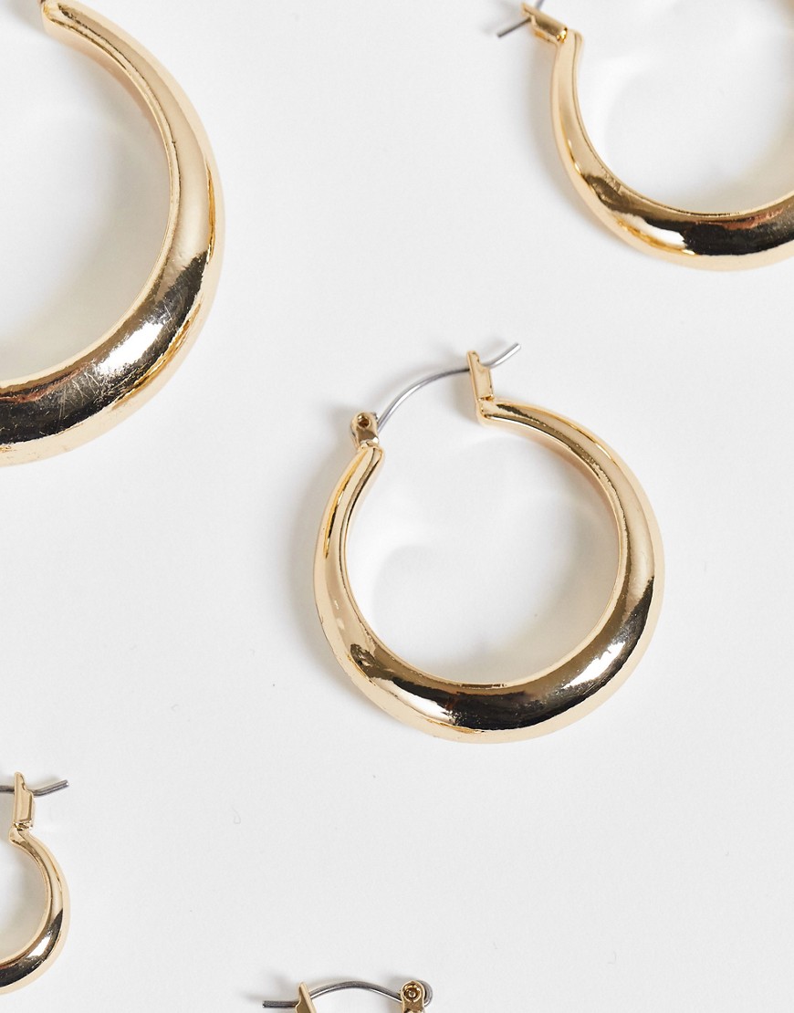 Zestaw 2 par kolczyków o zaokrąglonym kształcie w kolorze złotym Zestaw-2-par-kolczykow-o-zaokraglonym-ksztalcie-w-kolorze-zlotym