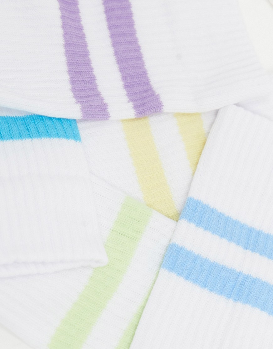 Zestaw-3-par-sportowych-skarpetek-w-kolorowe-paski-defekt-39-42-3 Zestaw-3-par-sportowych-skarpetek-w-kolorowe-paski-defekt-39-42