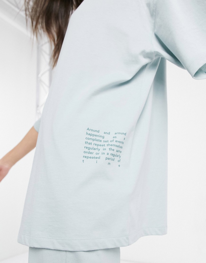 Zielony-damski-t-shirt-oversize-z-nadrukiem-z-boku-defekt-44-2 Zielony-damski-t-shirt-oversize-z-nadrukiem-z-boku-defekt-44