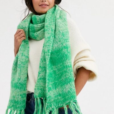 Zielony dzianinowy szalik z frędzlami one size Zielony-dzianinowy-szalik-z-fredzlami-one-size