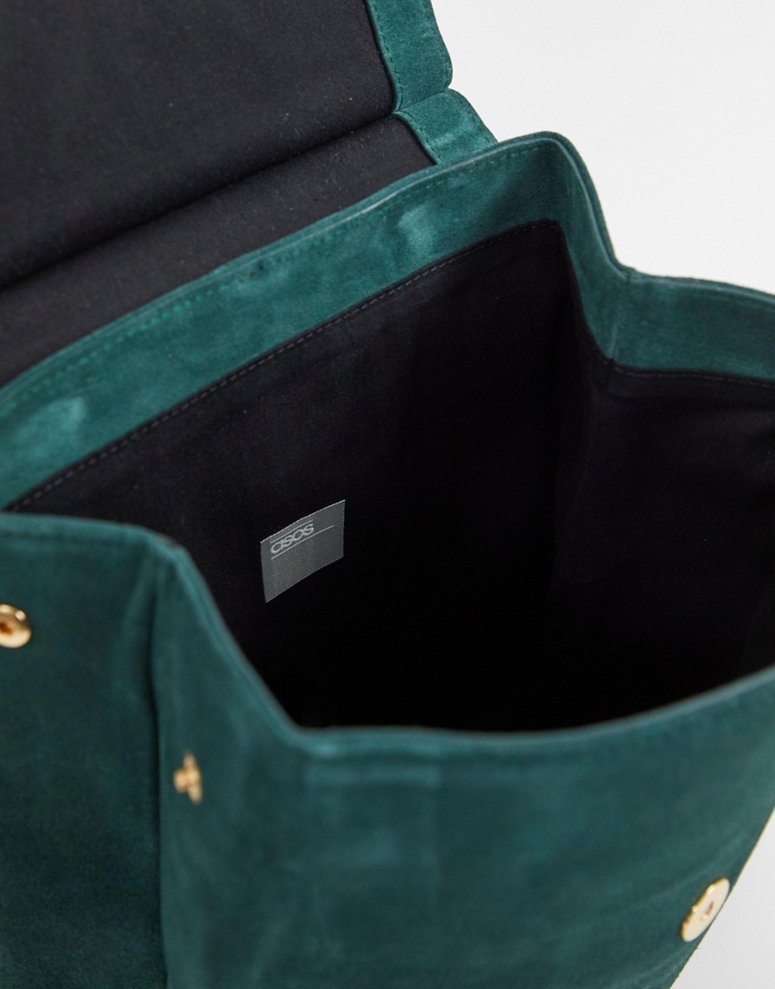 Zielony-zamszowy-plecak-z-osmiokatnym-koleczkiem-3 Zielony-zamszowy-plecak-z-osmiokatnym-koleczkiem