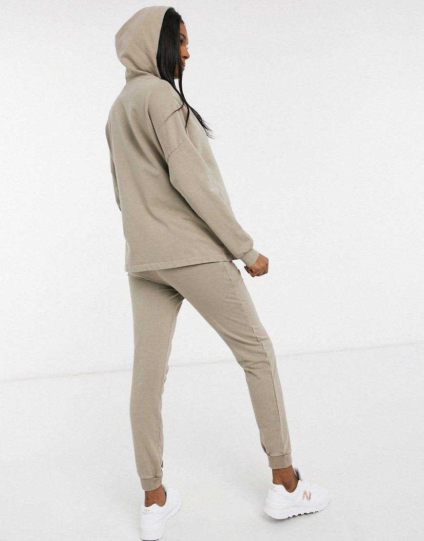 damska-jasnobrazowa-bluza-oversize-38-1 damska-jasnobrazowa-bluza-oversize-38