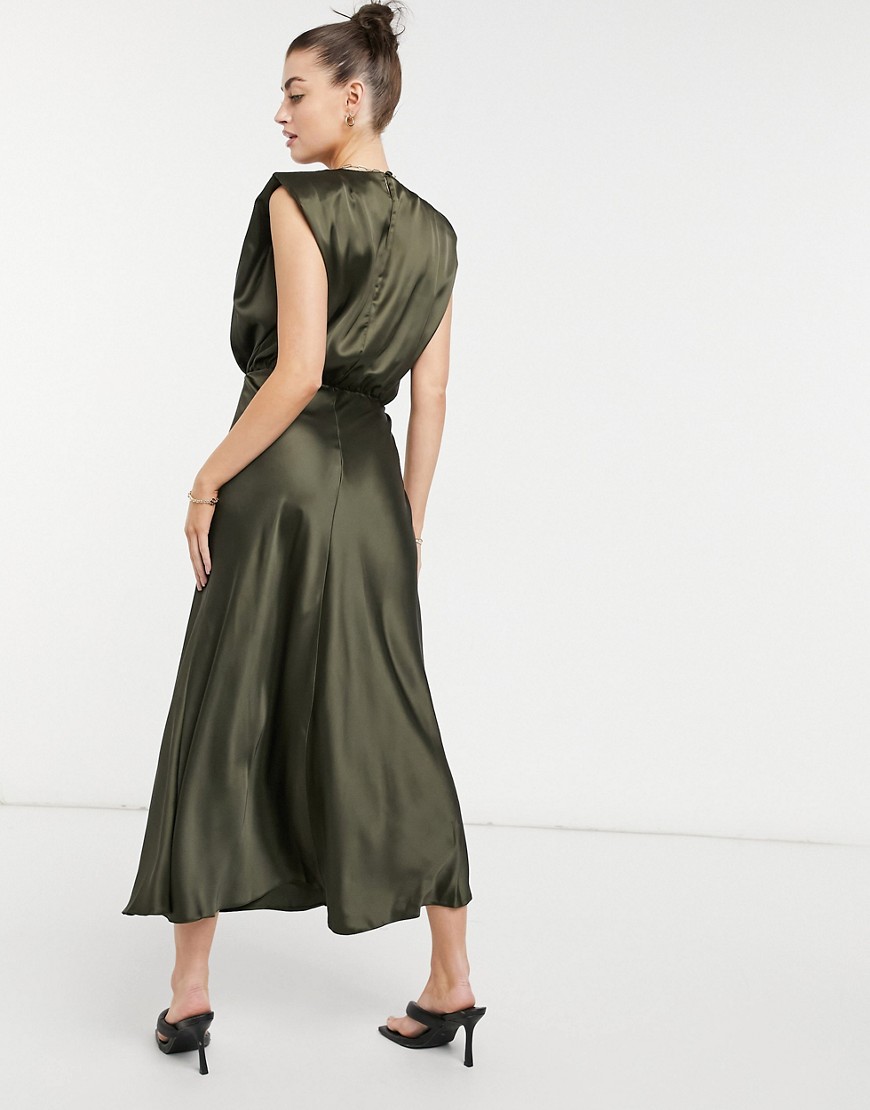 satynowa-sukienka-maxi-khaki-plus-size-defekt-46-1 satynowa-sukienka-maxi-khaki-plus-size-defekt-46